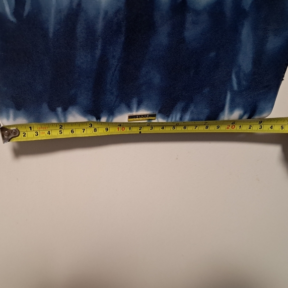 Vince Camuto blue, tie dyed bag. - Picture 5 of 6